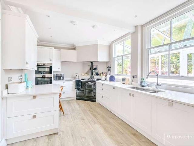 House for sale in Heol-las, Surrey