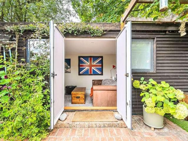 House for sale in Hook, Greater London