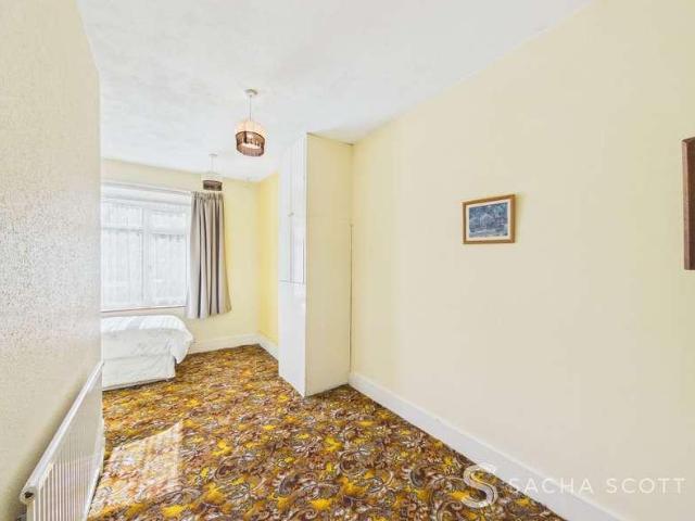 House for sale in Red Hill, Surrey