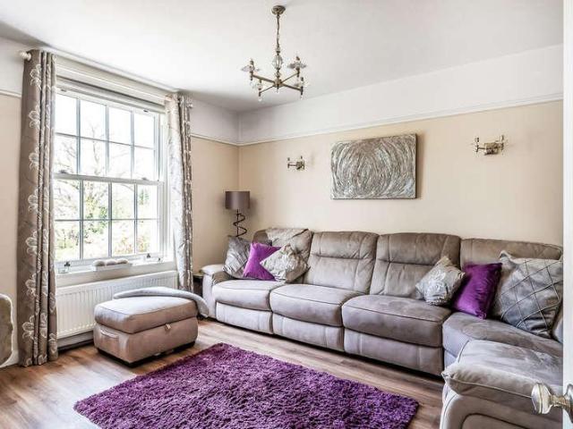 House for sale in Hillview, Surrey