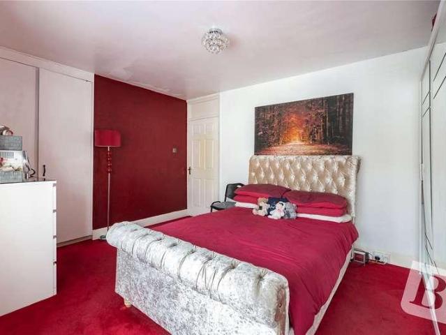 House for sale in Barking, Thames View