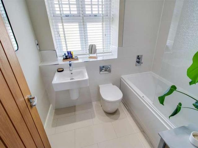House for sale in Wrenthorpe, West Yorkshire