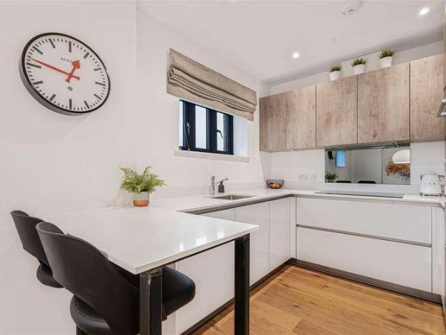House for sale in Kings Hill, Colliers End