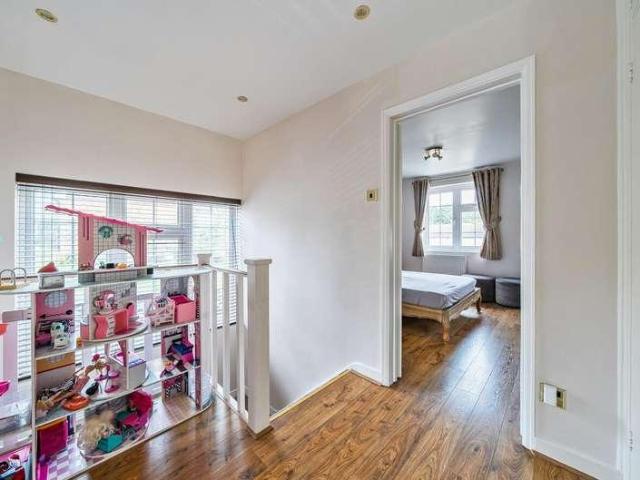 House for sale in Little Stanmore, Greater London
