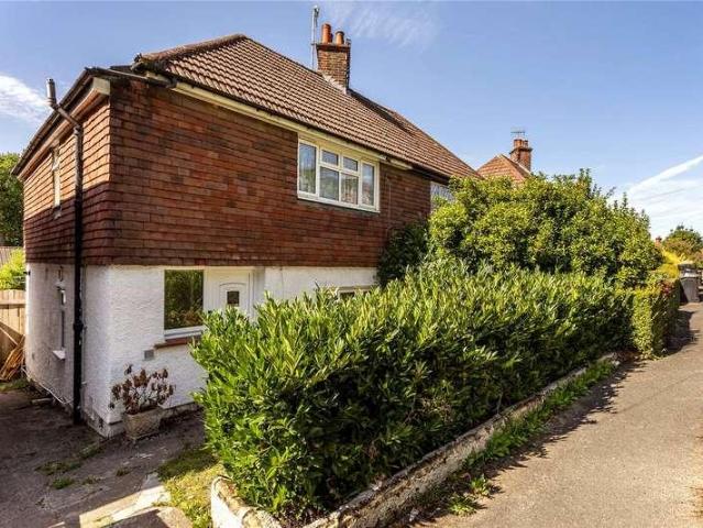 House for sale in London Borough of Croydon, Kenley