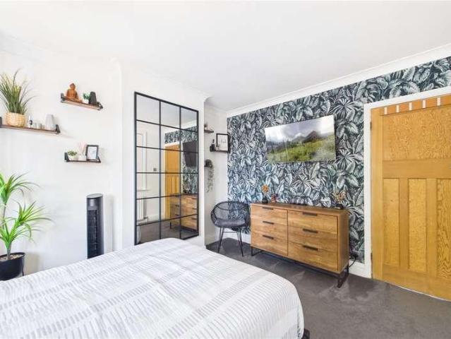 House for sale in The Triangle, Reading