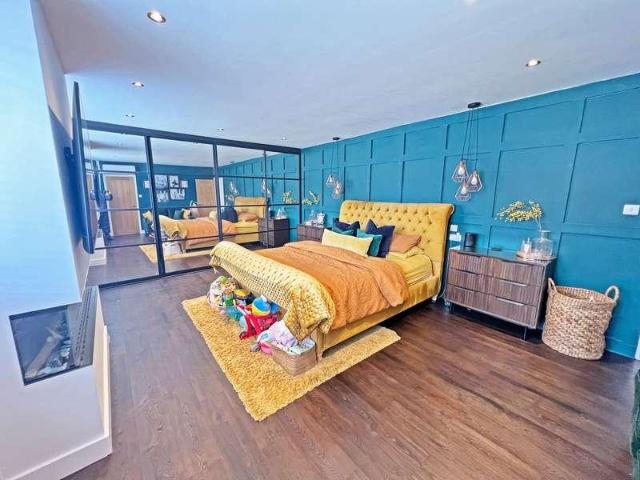 House for sale in Old Wharf, City Of Leicester