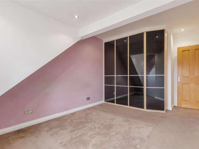 House for sale in Ivy Chimneys, Epping