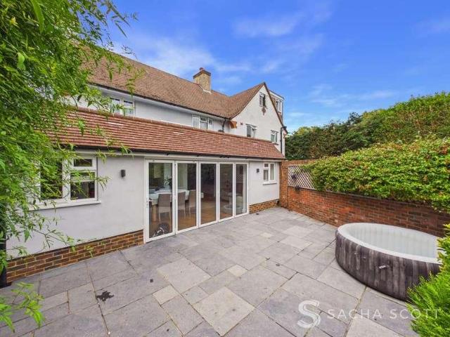 House for sale in Nork, Red Hill