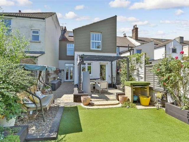 House for sale in Brompton, Gillingham