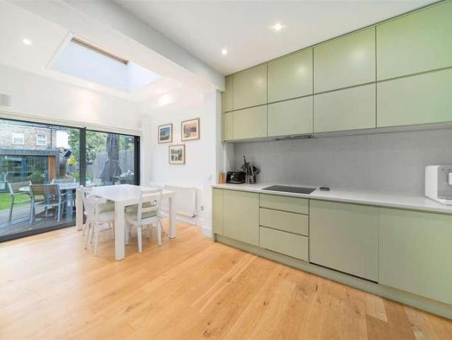 House for sale in London Borough of Merton, Raynes Park
