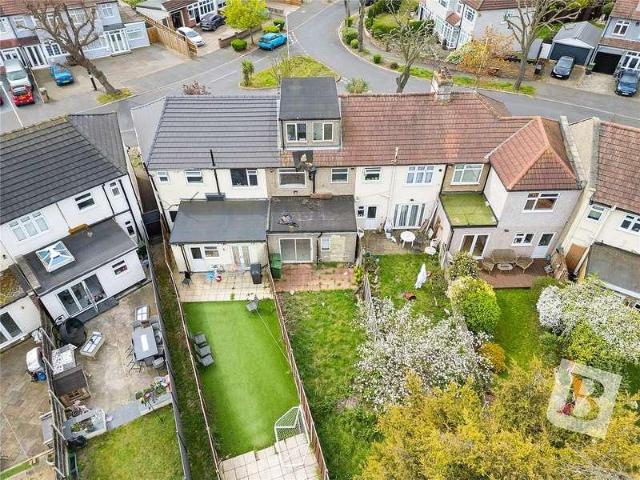 House for sale in Elm Park, Greater London
