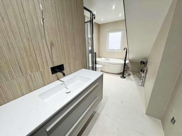 House for sale in Barton In Fabis, East Midlands