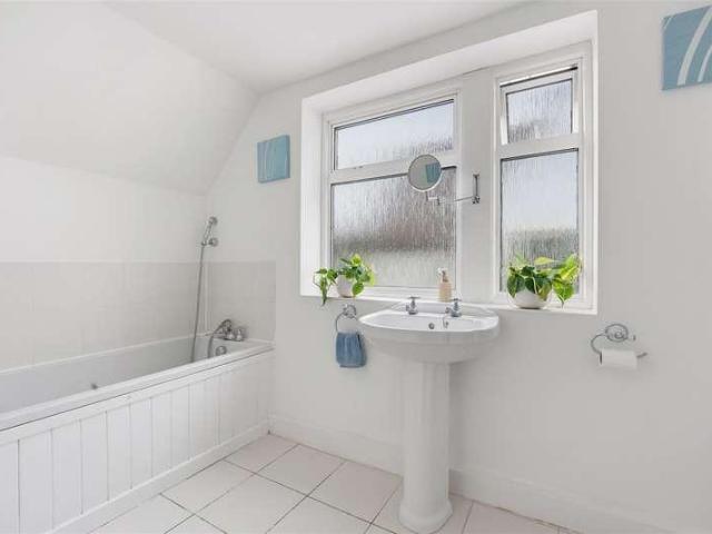 House for sale in Wexham and Ivers Community Board, Richings Park