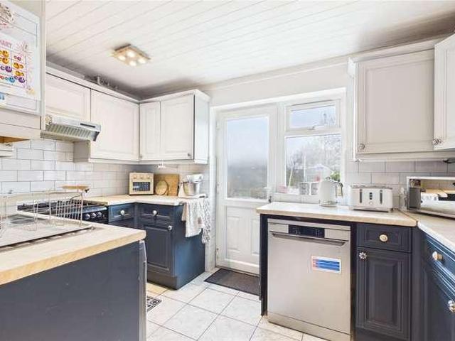 House for sale in Old Dean, Heol-las