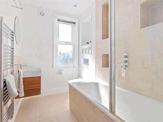 House for sale in London Borough of Merton, Raynes Park