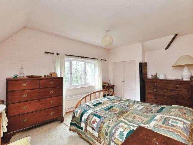 House for sale in Fole, Surrey