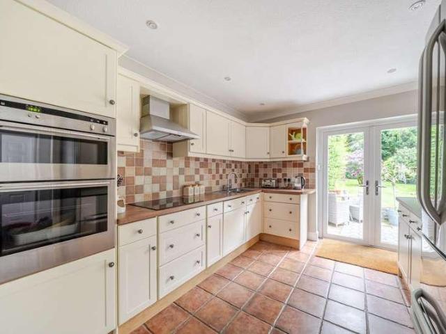 House for sale in Heol-las, Surrey