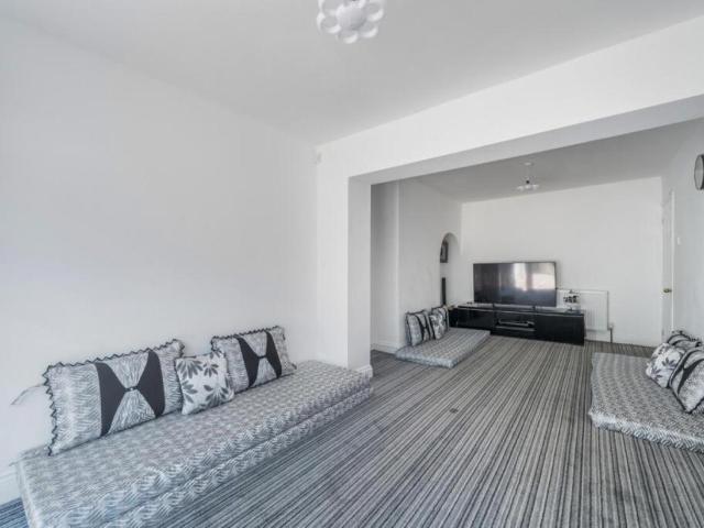 House for sale in Yeading, Greater London