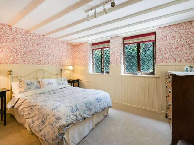 House for sale in Hillview, Surrey