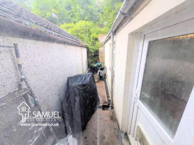 House for sale in Penrhiwceiber, Wales