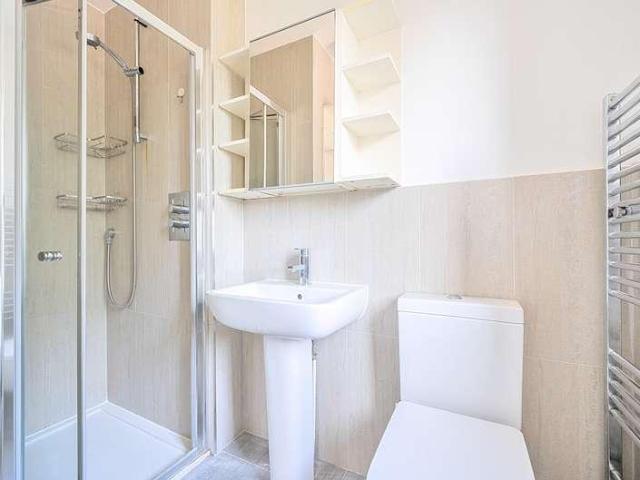 House for sale in Heol-las, Surrey