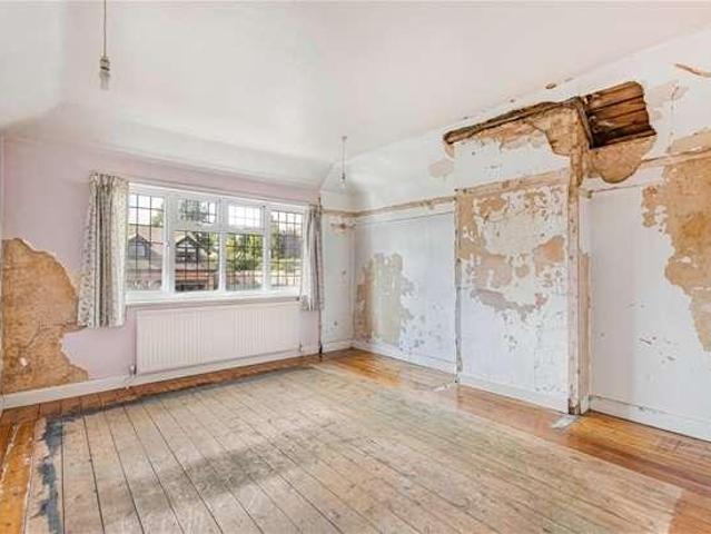 House for sale in Hatching Green, Five Acres