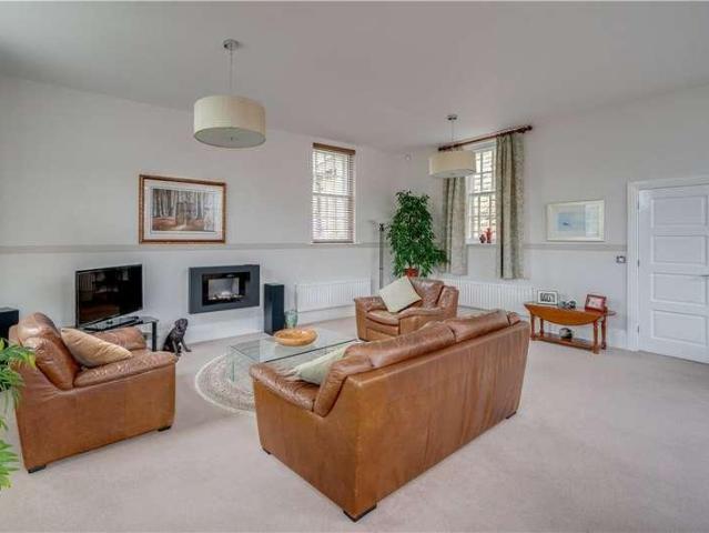 House for sale in Tranmere Park, West Yorkshire