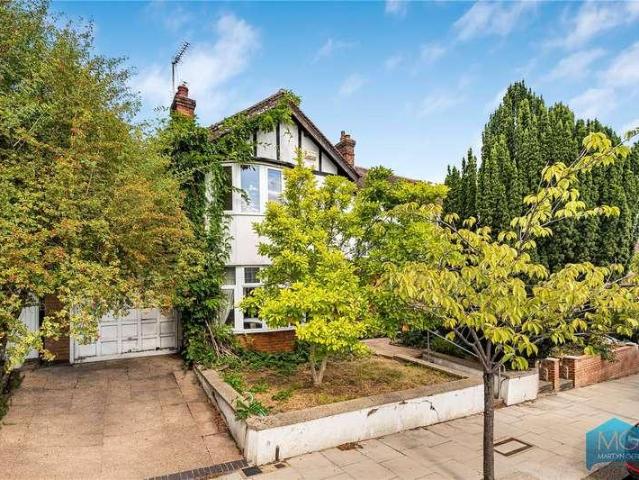 House for sale in Muswell Hill, Greater London