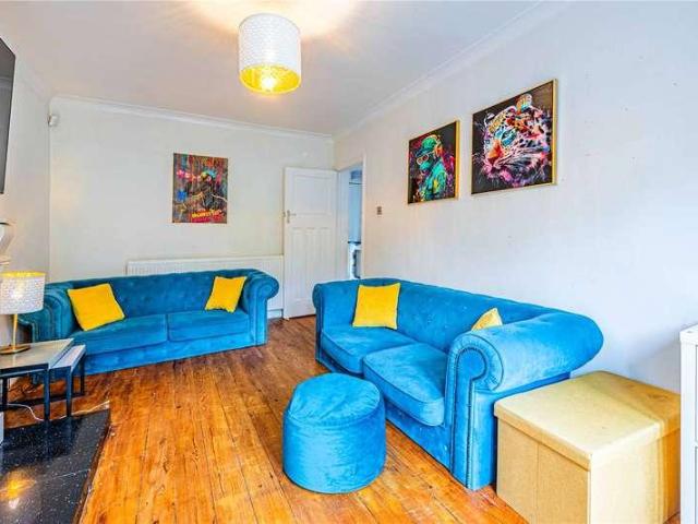 House for sale in Batchworth, Hertfordshire