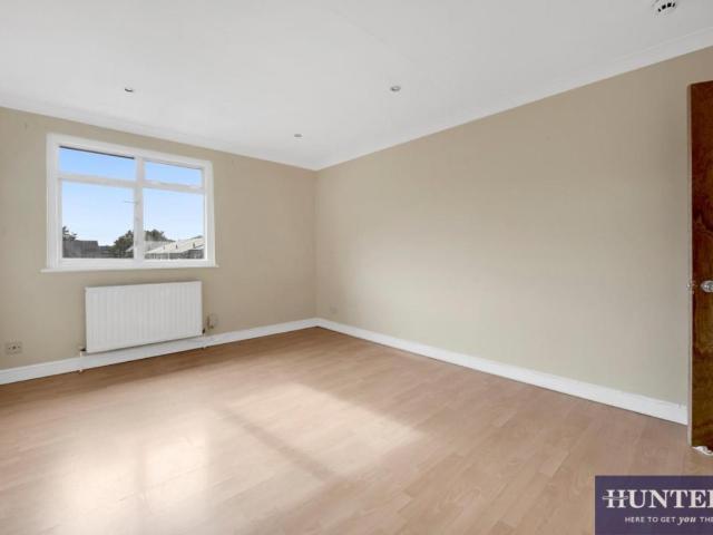 House for sale in Kilburn, Greater London