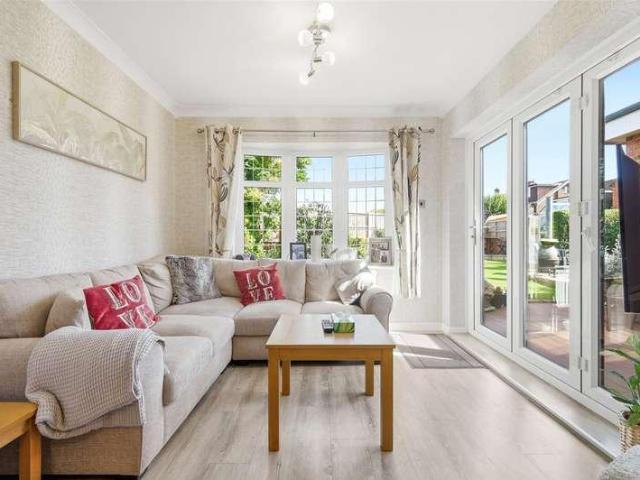 House for sale in Stroud Green, Barling