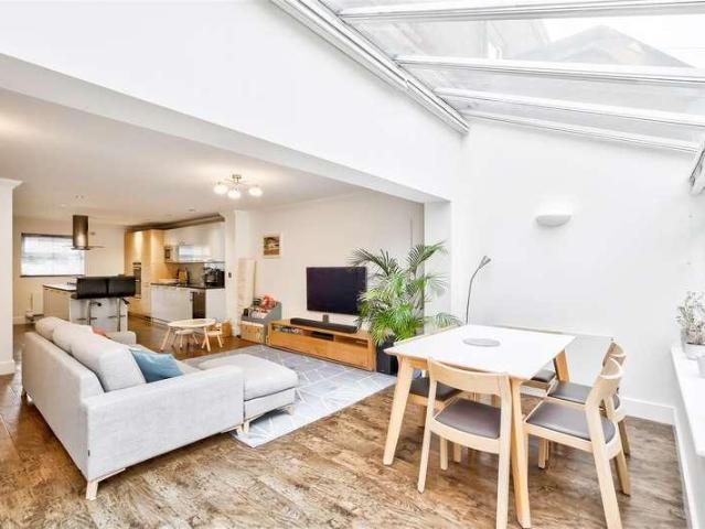 House for sale in Snaresbrook, Greater London