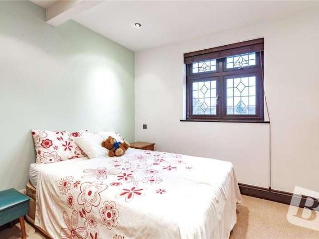 House for sale in Elm Park, Greater London