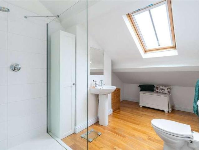 House for sale in Esscroft, Bradford