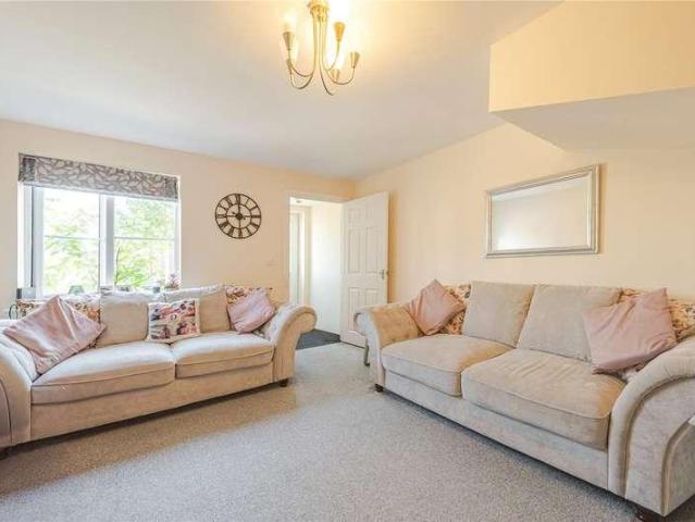 House for sale in Whitnash, Green Close
