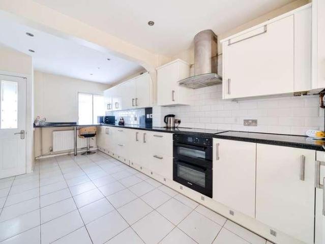 House for sale in Slough, Myrke