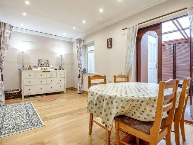 House for sale in The Cedars Estate, Batchworth