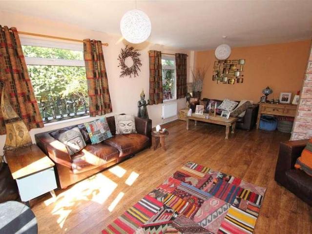 House for sale in Kings Hill, Colliers End