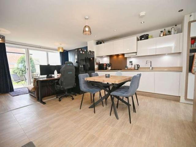 House for sale in Mapplewell, South Yorkshire
