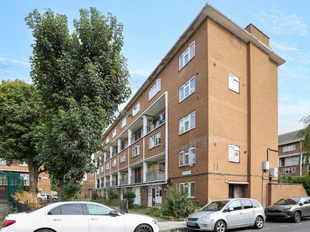 House for sale in Walworth, Greater London