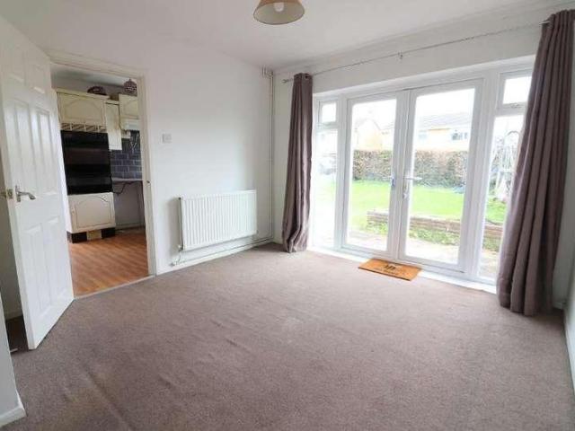 House for sale in Spring Park, Luton