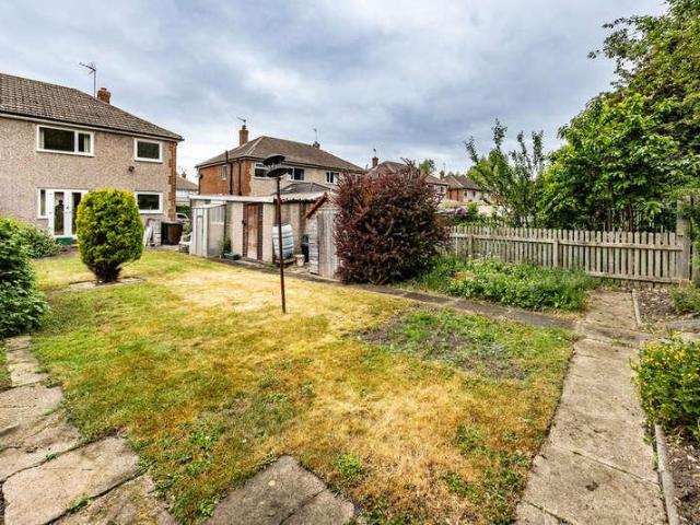 House for sale in Huddersfield, Waterloo