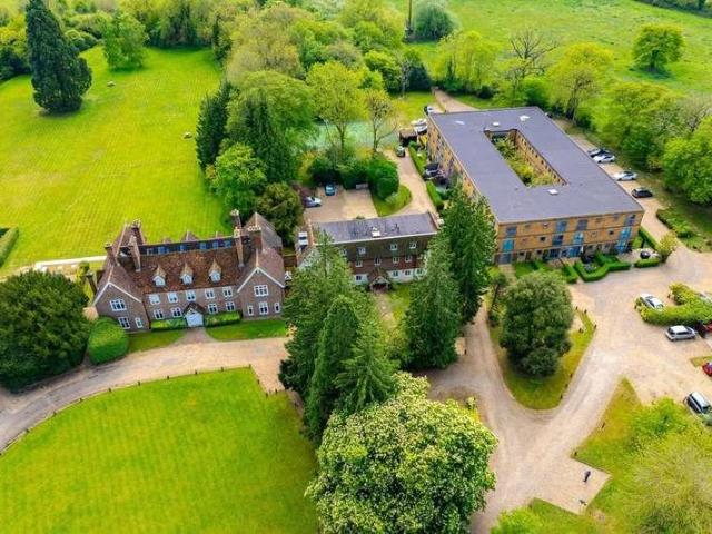 House for sale in Salisbury Village, Welwyn Hatfield