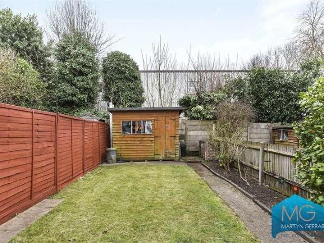 House for sale in North Finchley, Greater London
