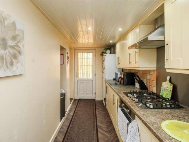 House for sale in Featherstone, Streethouse