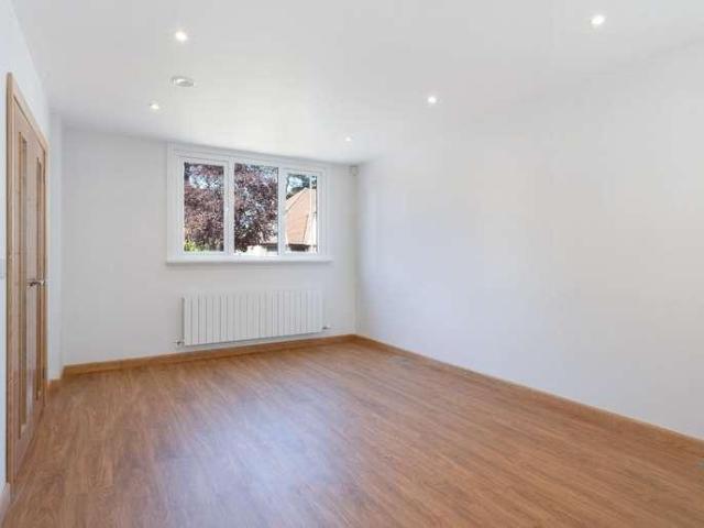 House for sale in Stoneleigh, Ewell