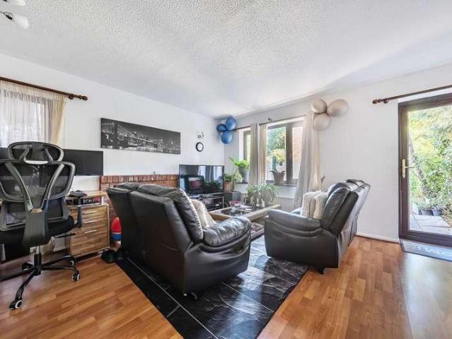 House for sale in Cufaude Village, Basingstoke and Deane