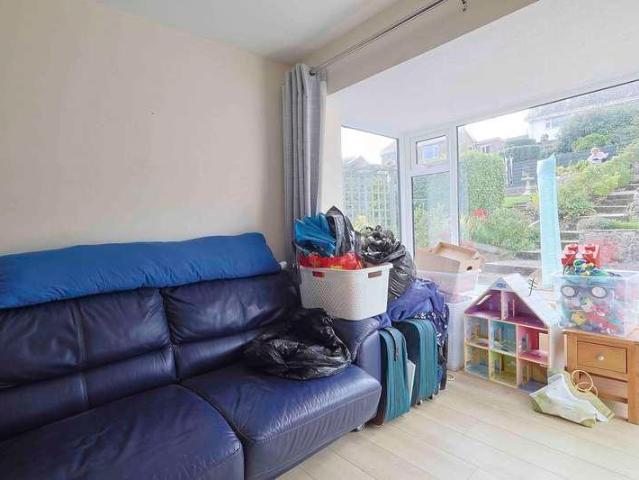 House for sale in Broadsands