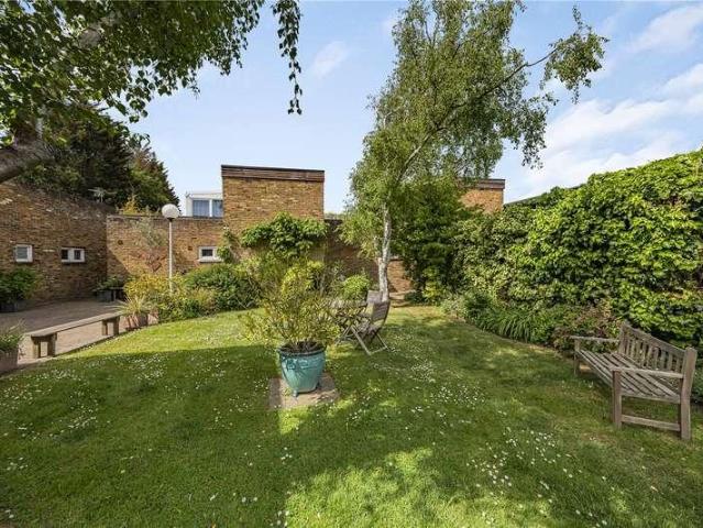 House for sale in New Malden, Greater London